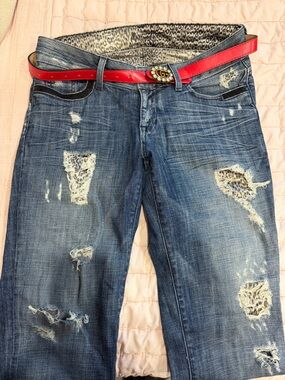 Y2K Marciano Women's Skinny Distressed Blue Jeans with Red Belt